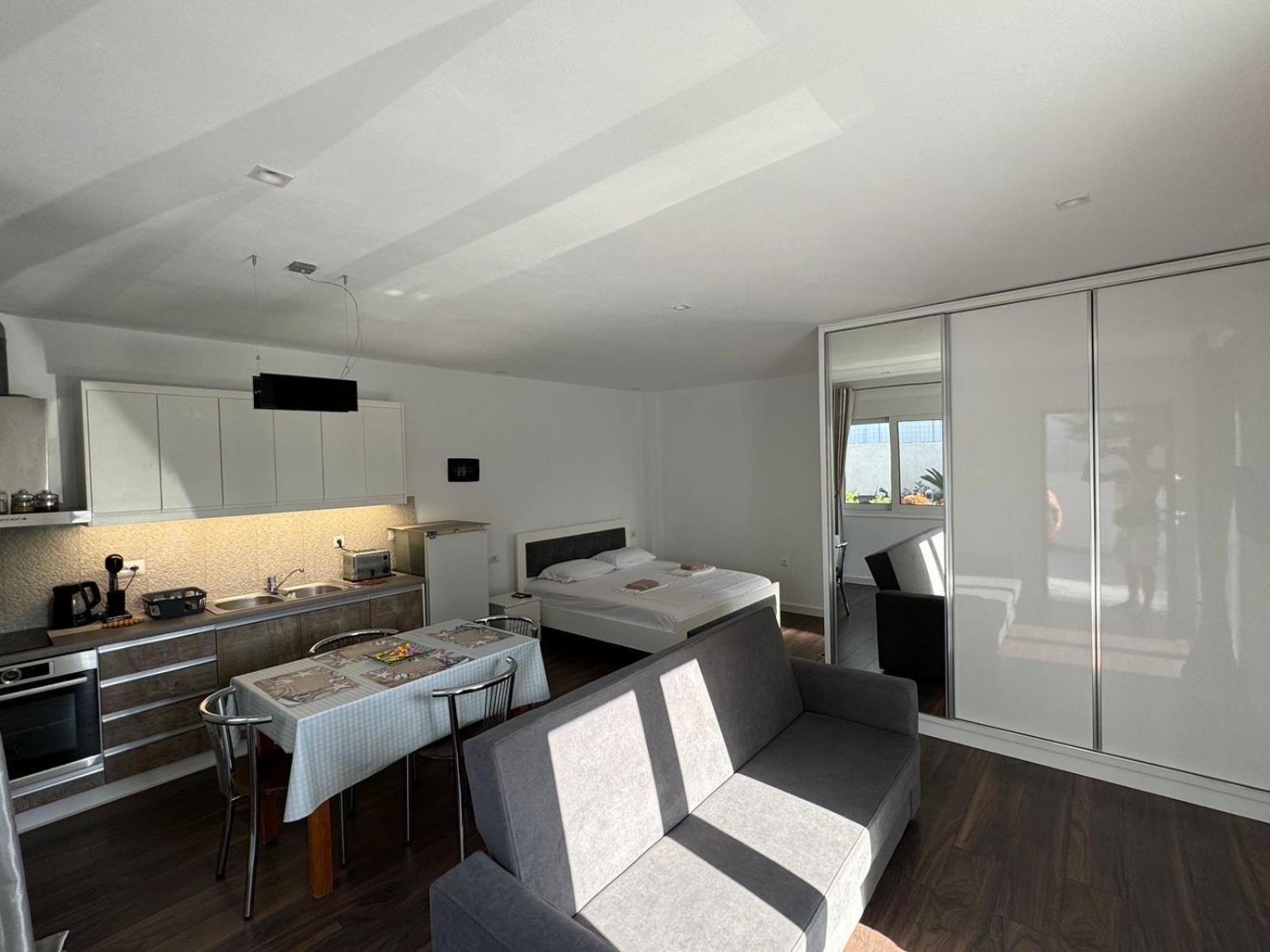 Sulozeqi Apartments Ksamil Bagian luar foto