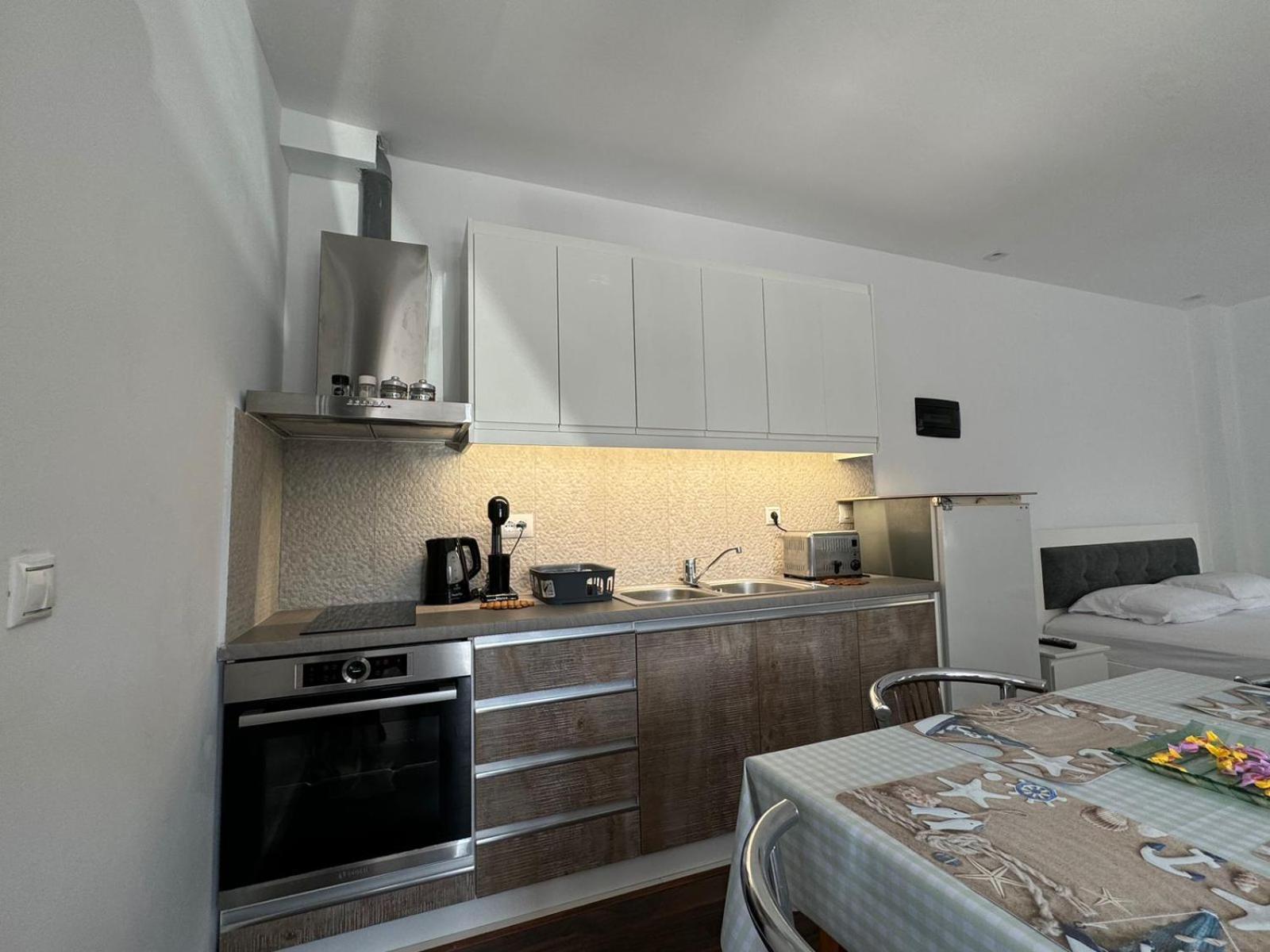Sulozeqi Apartments Ksamil Bagian luar foto