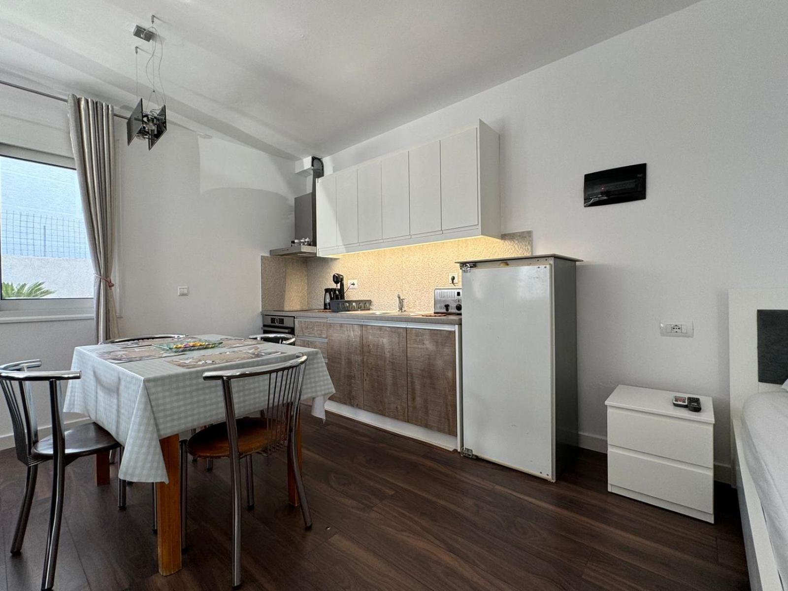 Sulozeqi Apartments Ksamil Bagian luar foto